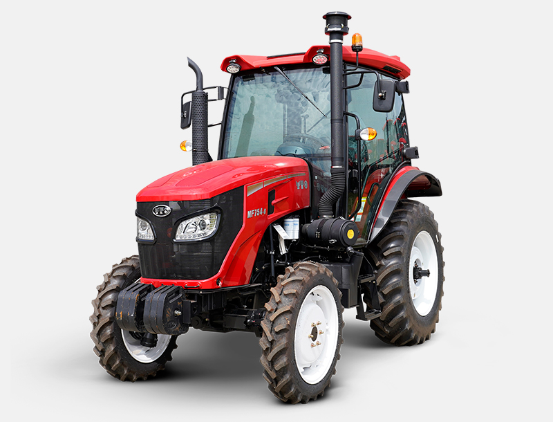 Trator YTO modelo MF 754 com cabine fechada, pintura vermelha brilhante e rodas de tração robustas, posicionado sobre fundo branco. Equipado com faróis modernos, escapamento vertical e estrutura reforçada, ideal para trabalhos pesados no campo.